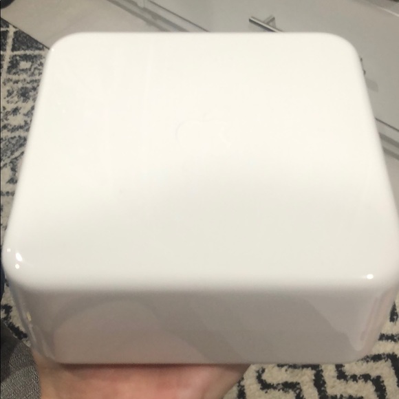 Apple Watch - 1st Gen - 38mm Sport | Product Red - Picture 3 of 4